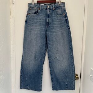 Zara Wide Leg, high rise, zip fly Blue Jeans. Size 4 ankle, cropped.